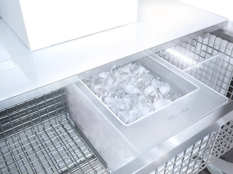 miele-mastercool-left-hinge-freezer-column-F2412VI-ice-basket.jpg